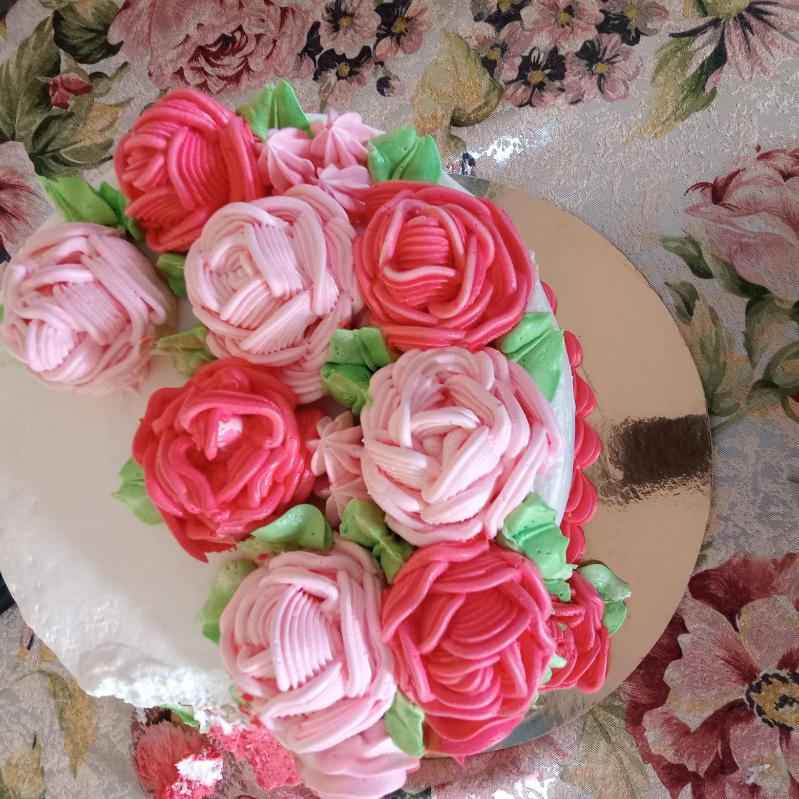 القيروان تُختتم فعاليات مهرجان الورد في دورته الثالثة على وقع الفن والطبخ